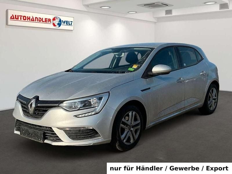 Gebraucht Renault Mégane IV Play 132 PS (97 kW) 2017 Silber Limousine