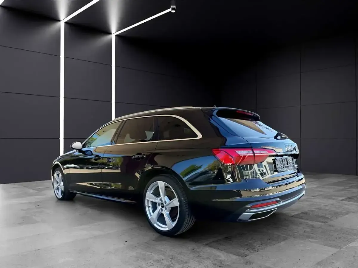 Second-hand Audi A4 Advanced 204 CP (150 kW) 2023 Negru Break