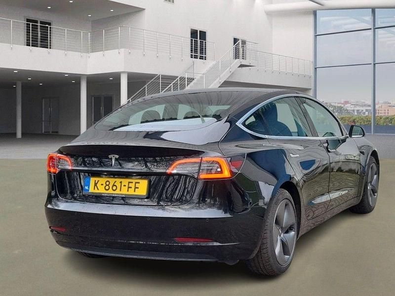 Second-hand Tesla Model 3 Standard Range 225 kW (306 CP) 2020 Negru Berlinǎ