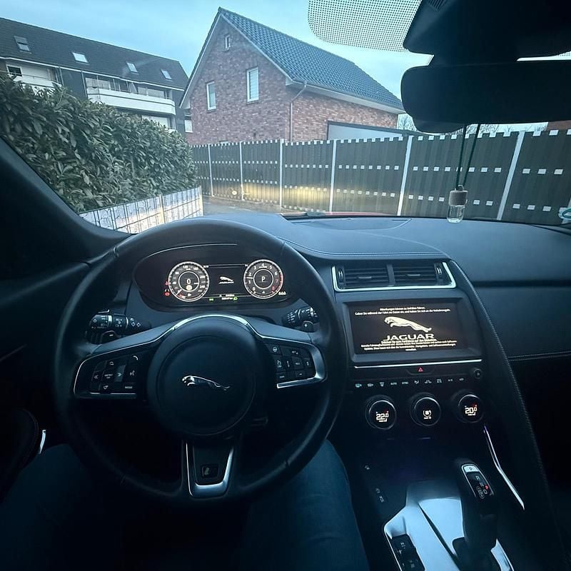 Gebraucht Jaguar E-Pace R-Dynamic 249 PS (183 kW) 2019 Rot SUV