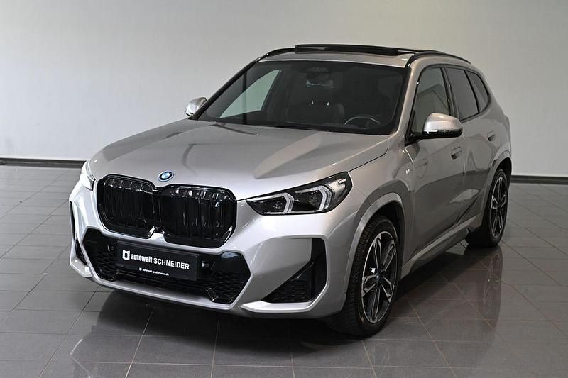 Silber Gebraucht 2023 BMW iX1 M Sport SUV | 38.950 € (Fairer Preis) - Bild 1/4