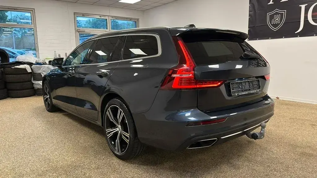 Gebraucht Volvo V60 Inscription 190 PS (139 kW) 2021 Grau Kombi