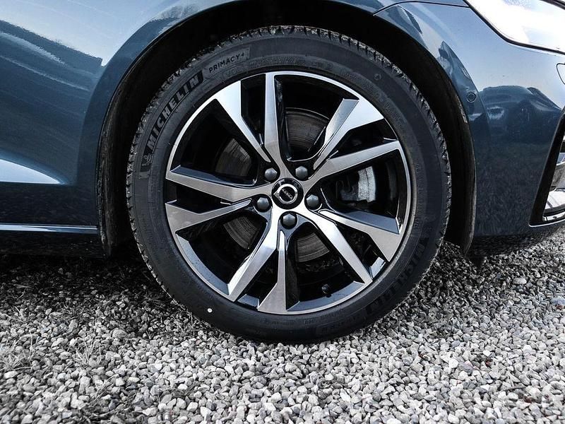 Gebraucht Volvo V60 Plus 197 PS (144 kW) 2025 Denim blue / metallic Kombi