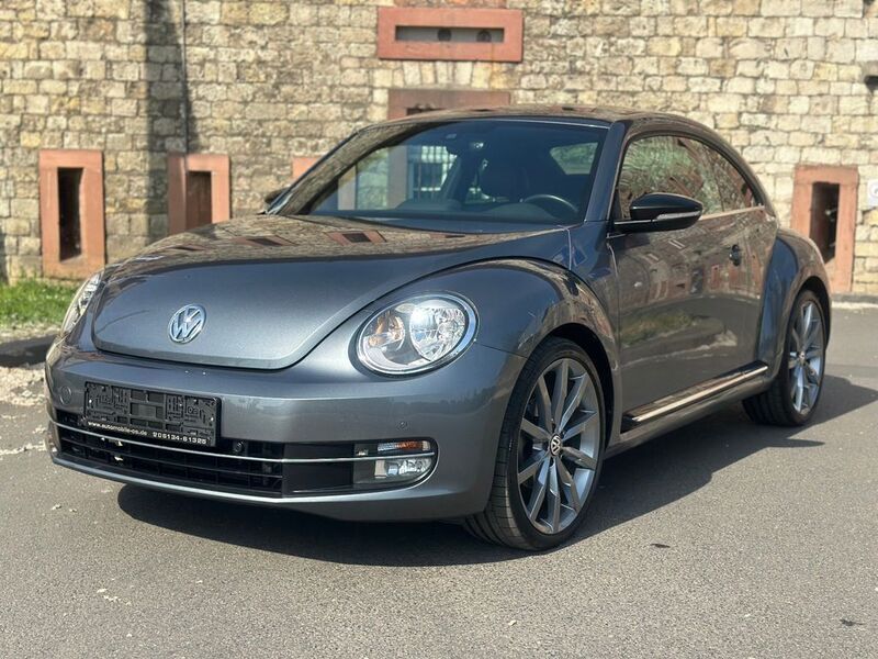 Platinum grey metallic (metallic) Gebraucht 2015 VW Beetle Exclusive Limousine | 16.700 € (Superpreis) - Bild 1/4