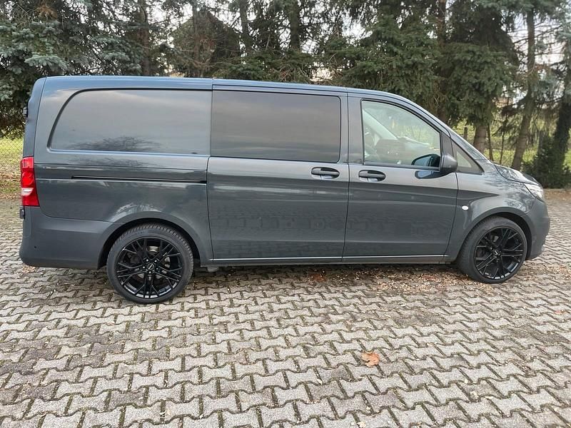 Andere farben Gebraucht 2019 Mercedes Vito Van | 20.999 € - Bild 1/4