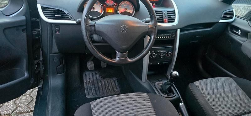 Gebraucht Peugeot 207 95 PS (69 kW) 2010 Grau Kleinwagen