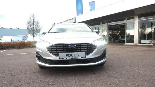 Polarsilber metallic Neu 2024 Ford Focus Titanium X Limousine | 28.480 € (Fairer Preis) - Bild 1/4