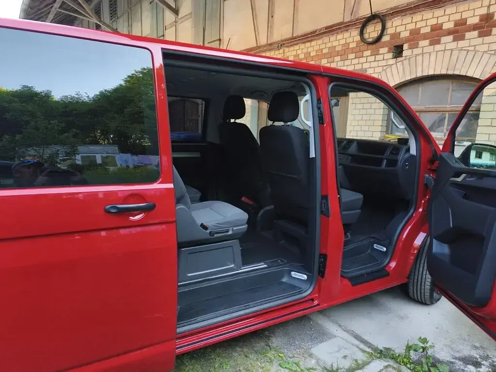 Gebraucht VW Multivan 102 PS (75 kW) 2019 Rot Van / Kleinbus