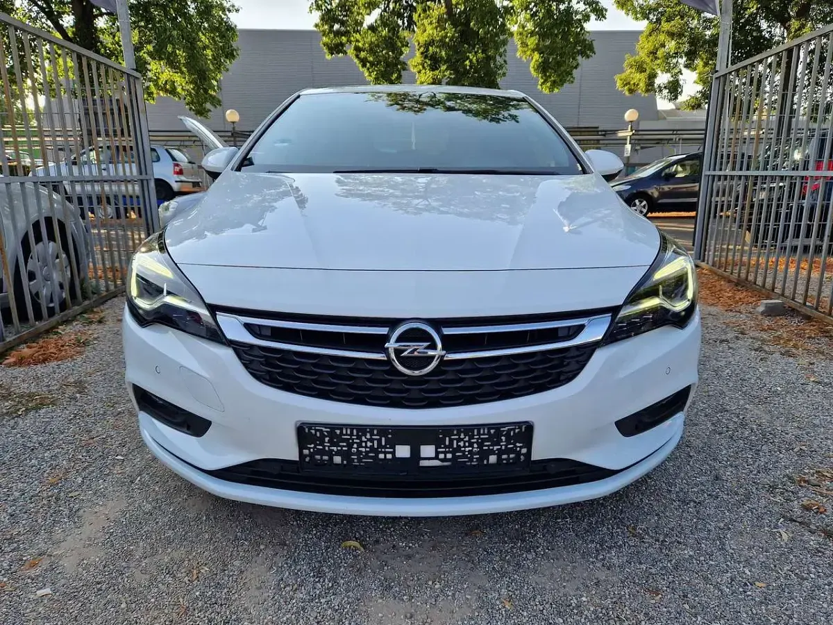 Gebraucht Opel Astra OPC 160 PS (117 kW) 2018 Schneeweiss/summitwhite/arctic Kleinwagen