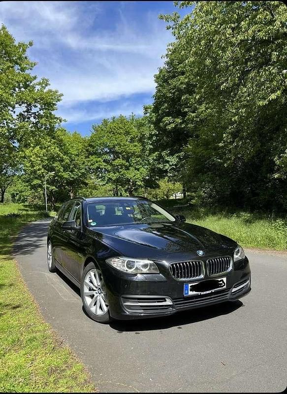 Schwarz Gebraucht 2016 BMW 520 Kombi | 11.250 € (Superpreis) - Bild 1/4