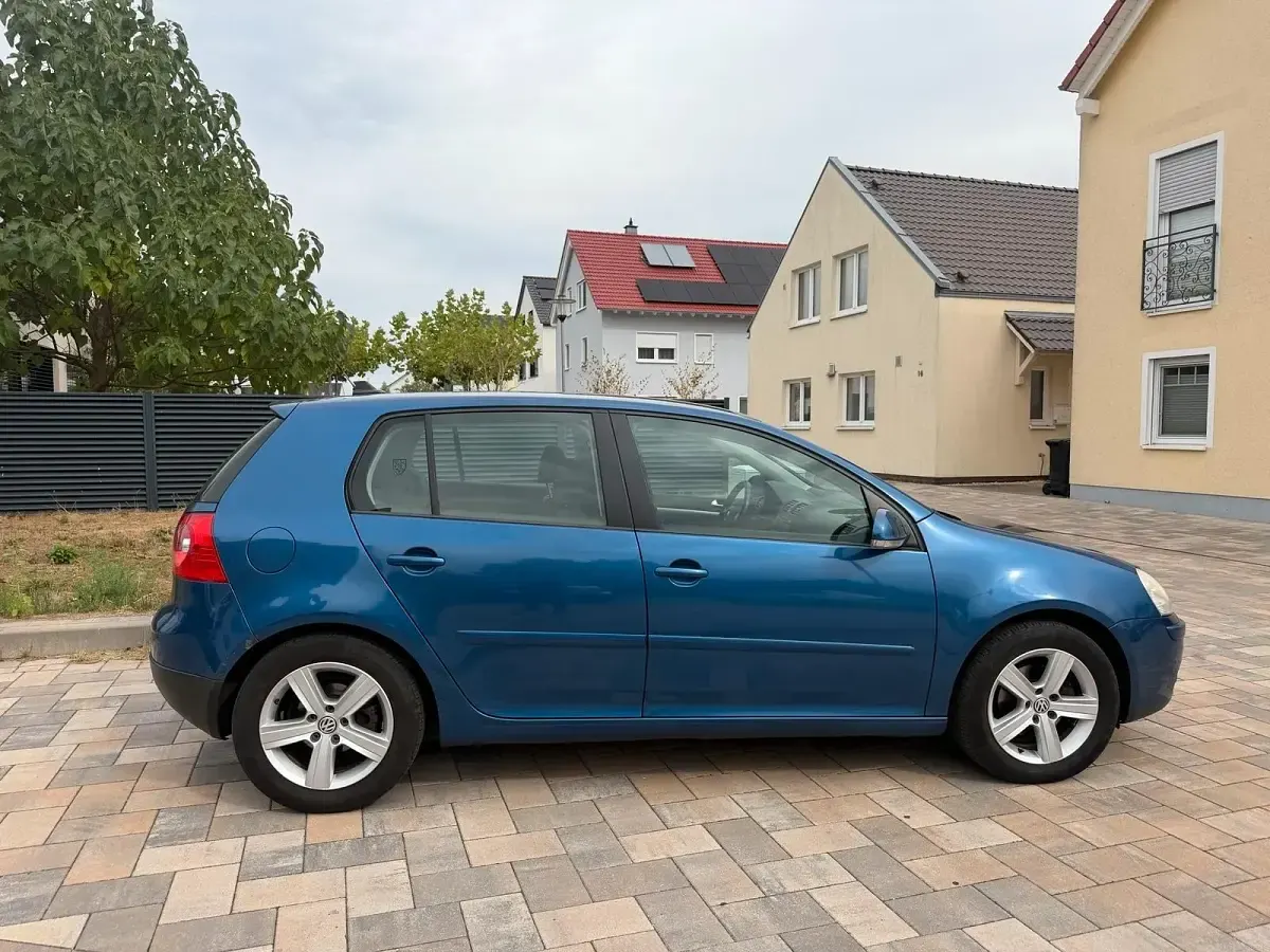 Gebraucht VW Golf V 105 PS (77 kW) 2007 Blau Limousine