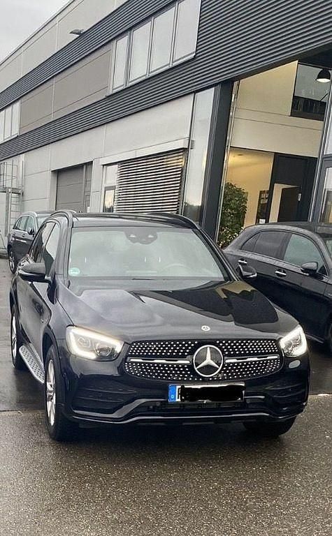 Schwarz Gebraucht 2020 Mercedes GLC300e SUV | 35.400 € (Guter Preis) - Bild 1/4