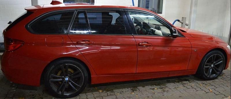 Gebraucht BMW 320 Sport Line 184 PS (135 kW) 2013 Rot Kombi