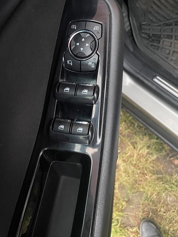 Gebraucht Ford Focus 208 PS (152 kW) 2018 Beige Limousine