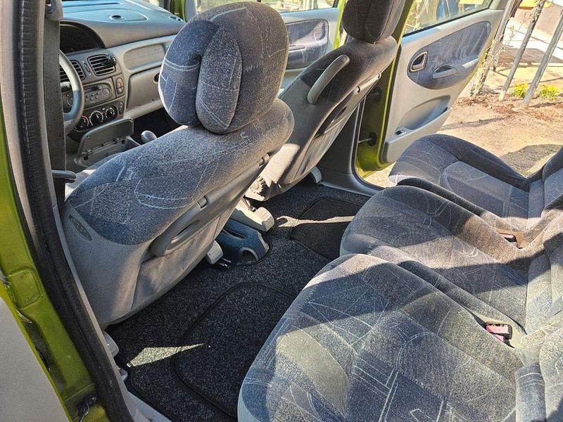 Gebraucht Renault Scénic 107 PS (78 kW) 2000 Grün Van / Kleinbus