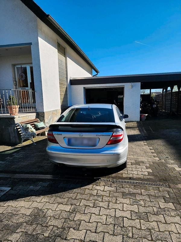 Gebraucht Mercedes C200 163 PS (119 kW) 2004 Silber Coupé