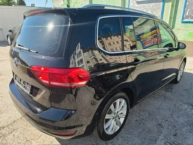 Gebraucht VW Touran Highline 150 PS (110 kW) 2017 Schwarz Van / Kleinbus