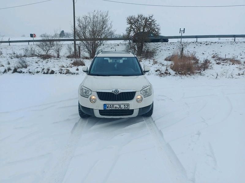 Weiß Gebraucht 2011 Skoda Yeti SUV | 4.200 € (Superpreis) - Bild 1/4