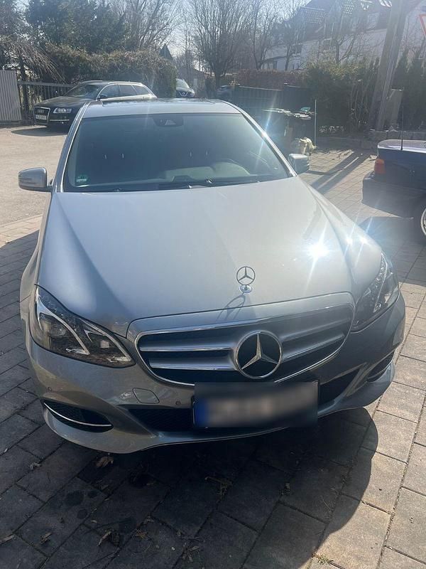 Gebraucht Mercedes E220 Elegance 170 PS (125 kW) 2014 Grau Limousine