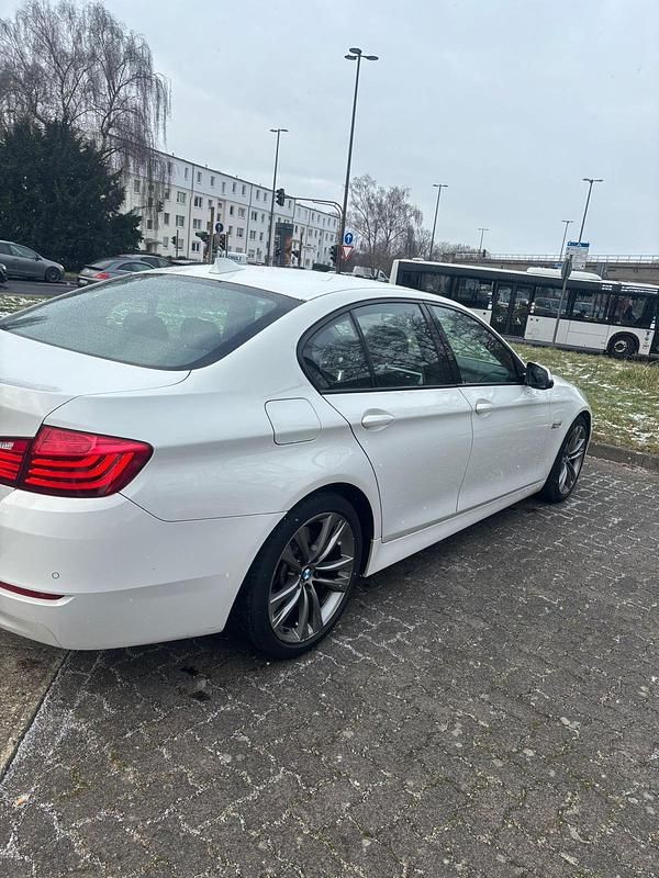 Gebraucht BMW 530 258 PS (189 kW) 2015 Weiß Limousine