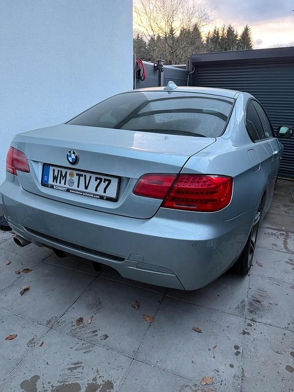 Gebraucht BMW 320 M Sport 184 PS (135 kW) 2011 Grau Coupé