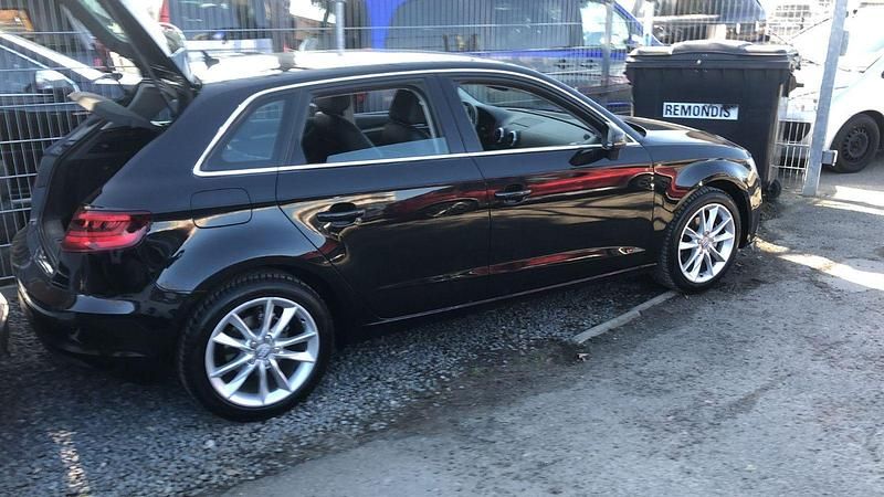 Second-hand Audi A3 Ambiente 105 CP (77 kW) 2014 Negru Berlinǎ
