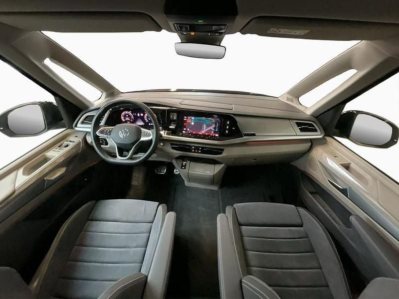 Second-hand VW Multivan Style 150 CP (110 kW) 2025 Negru Monovolum