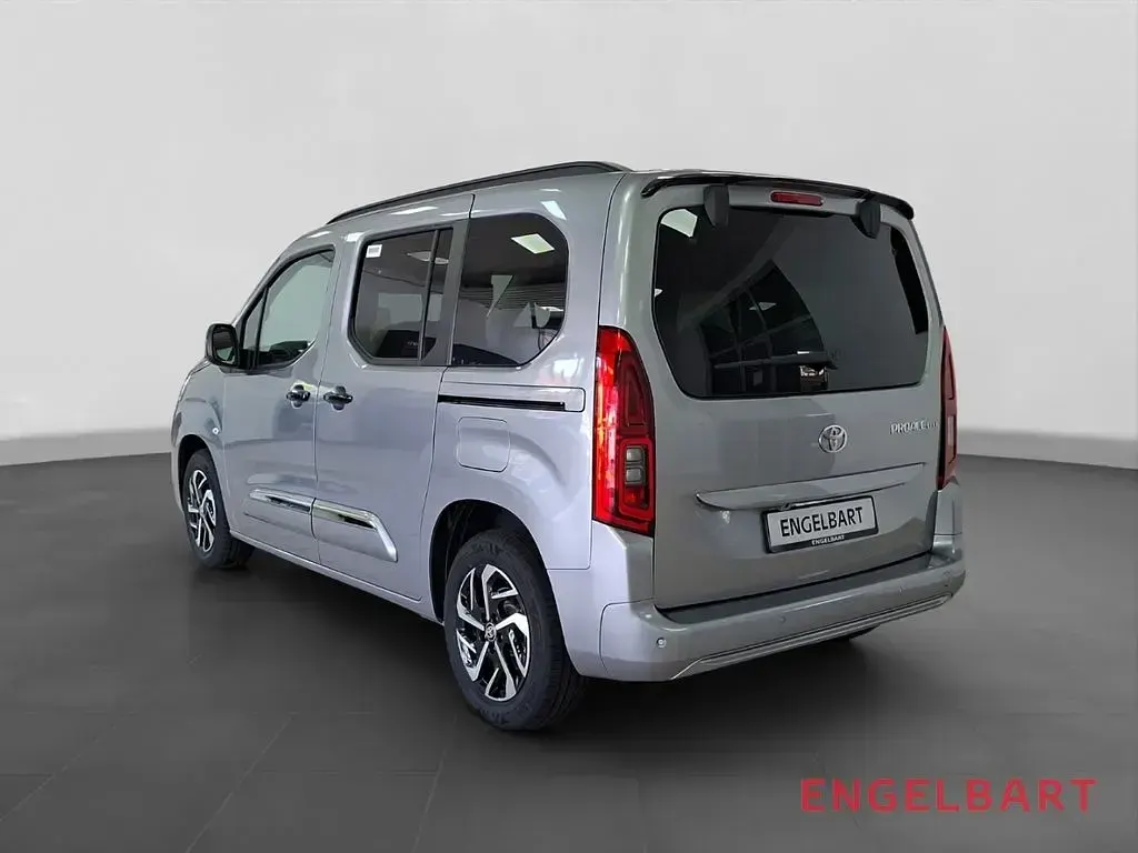 Neu Toyota Proace Verso City 110 PS (80 kW) 2026 Silber Kombi