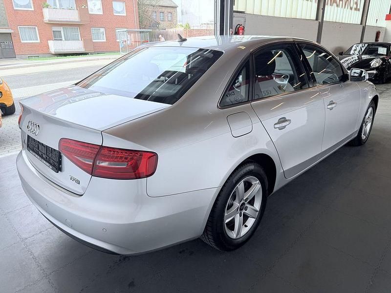 Gebraucht Audi A4 Ambiente 170 PS (125 kW) 2012 Eissilber (metallic) Limousine