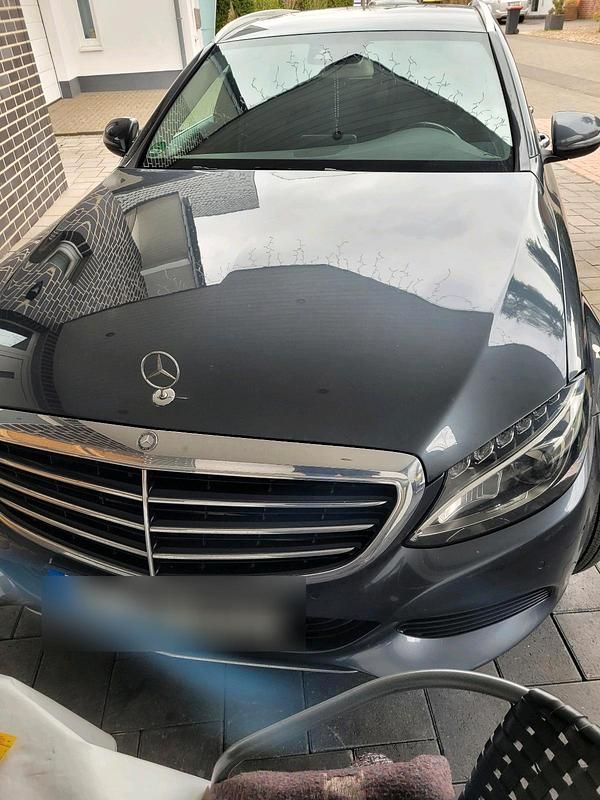 Grau Gebraucht 2016 Mercedes C220 Kombi | 16.300 € - Bild 1/4