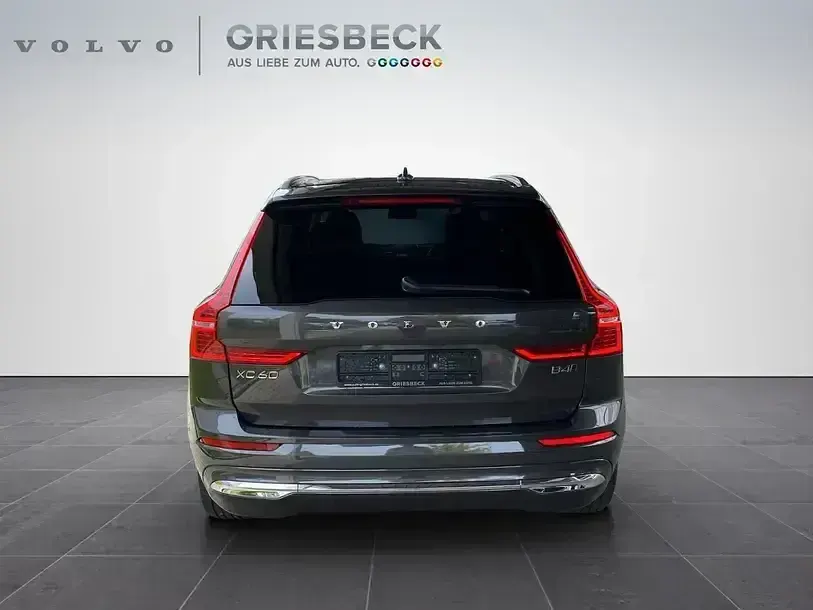 Gebraucht Volvo XC60 Plus 197 PS (144 kW) 2023 Grau SUV