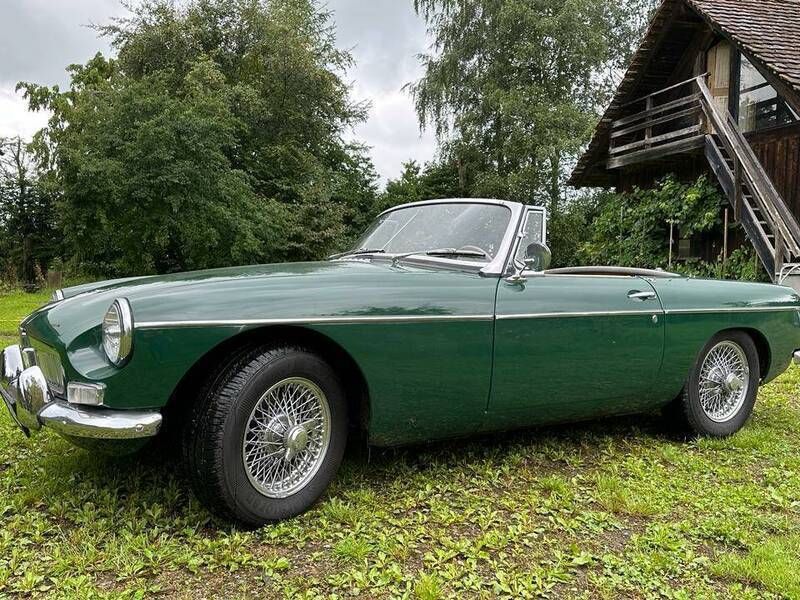 Grün Gebraucht 1965 MG B Cabrio | 24.900 € - Bild 1/4