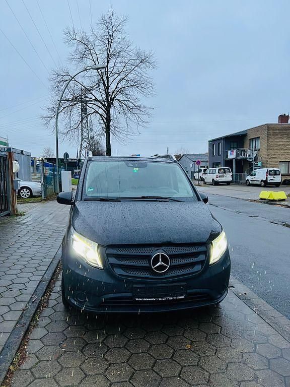 Schwarz Gebraucht 2017 Mercedes Vito Kombi | 14.950 € (Fairer Preis) - Bild 1/4