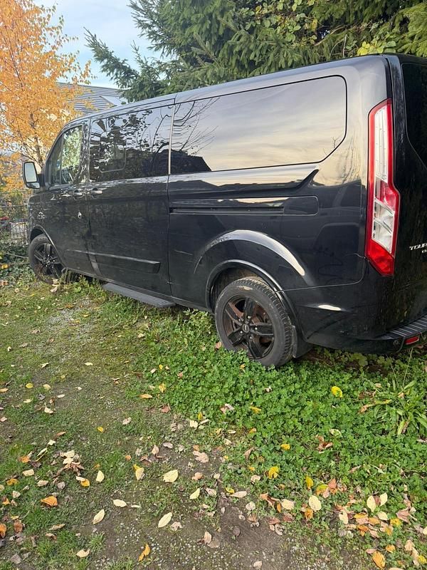 Schwarz Gebraucht 2019 Ford Transit Titanium X Van / Kleinbus | 15.800 € (Fairer Preis) - Bild 1/4