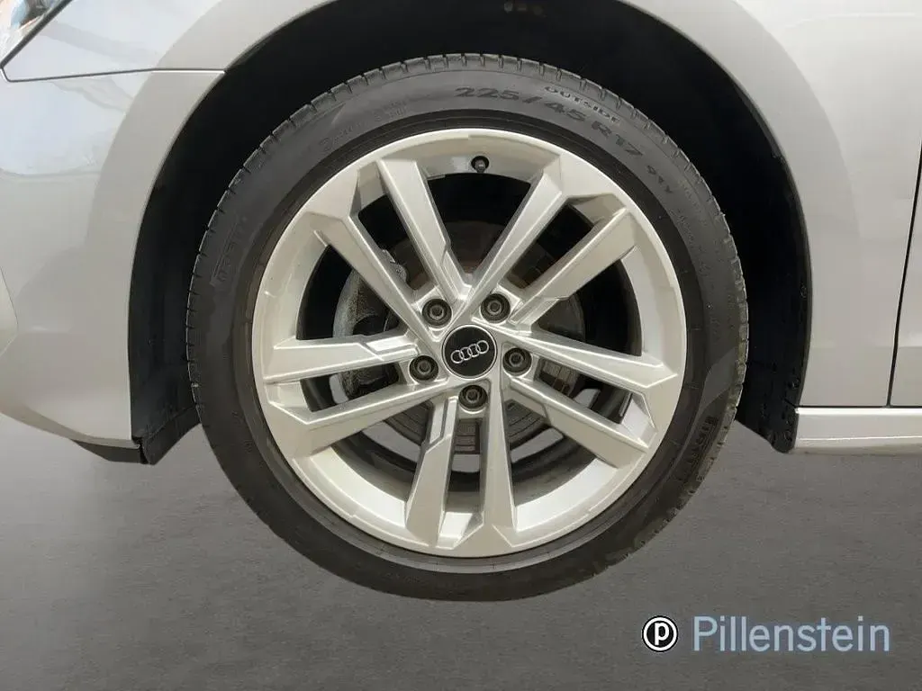 Używany Audi A3 Advanced 150 KM (110 kW) 2022 Srebrny Sedan/Limuzyna