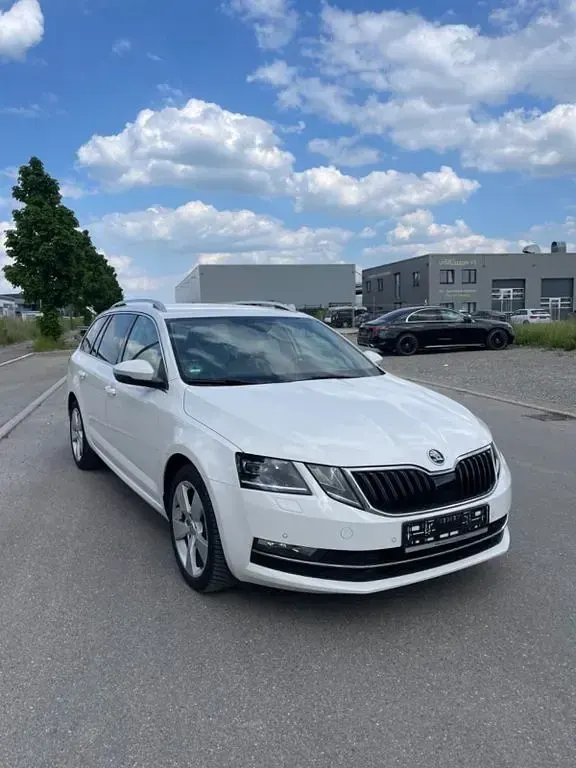 Gebraucht Skoda Octavia Premium Edition 116 PS (85 kW) 2019 Weiß Kombi