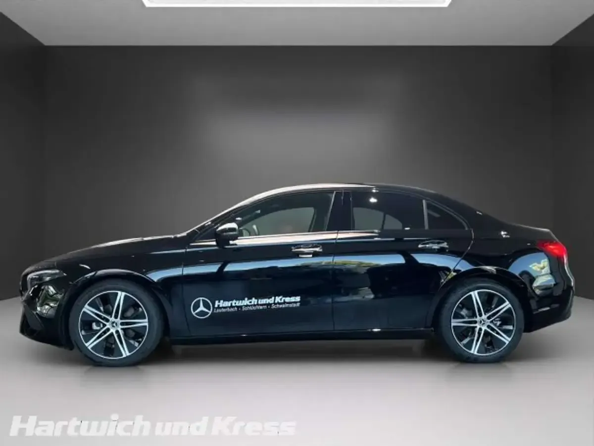 Gebraucht Mercedes A200 Progressive 163 PS (119 kW) 2026 Nachtschwarz  unilack Limousine
