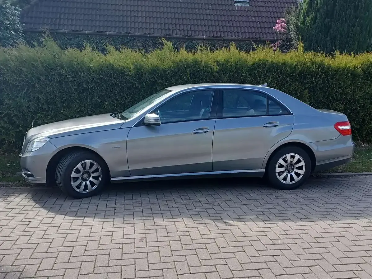 Gebraucht Mercedes E300 Elegance 231 PS (169 kW) 2012 Silber Limousine
