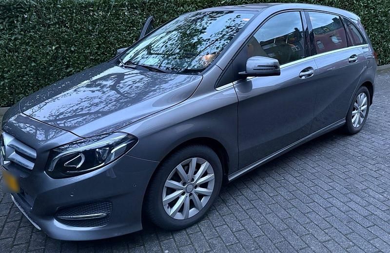 Gebraucht Mercedes B180 109 PS (80 kW) 2017 Grau Van / Kleinbus