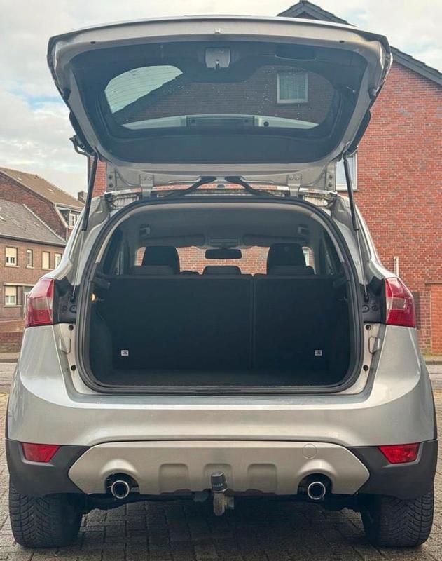Usata Ford Kuga 140 CV (102 kW) 2011 Argento SUV