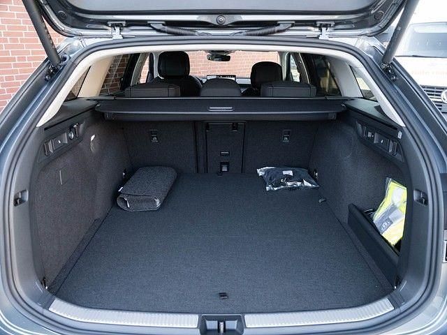 Neu Skoda Superb Selection 204 PS (150 kW) 2026 Grau Kombi