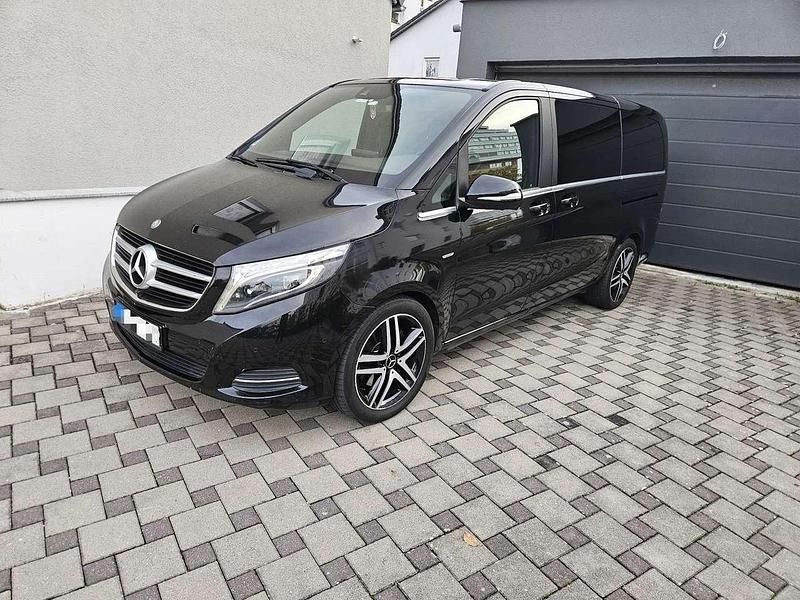 Schwarz Gebraucht 2014 Mercedes V250 Avantgarde Van / Kleinbus | 32.490 € (Fairer Preis) - Bild 1/4