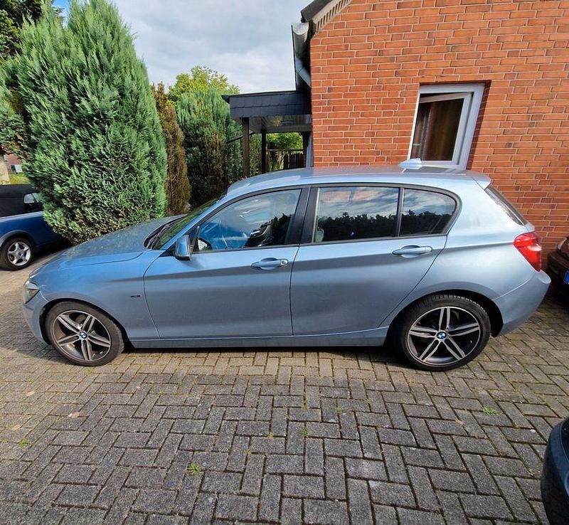 Blau Gebraucht 2011 BMW 116 Urban Line Kleinwagen | 4.300 € (Superpreis) - Bild 1/4