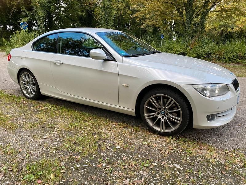 Gebraucht BMW 320 184 PS (135 kW) 2011 Weiß Coupé