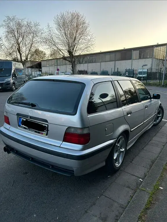 Gebraucht BMW 320 Sport Line 150 PS (110 kW) 1999 Silber Kombi