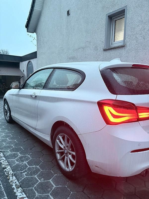 Gebraucht BMW 116 109 PS (80 kW) 2016 Weiß Kleinwagen