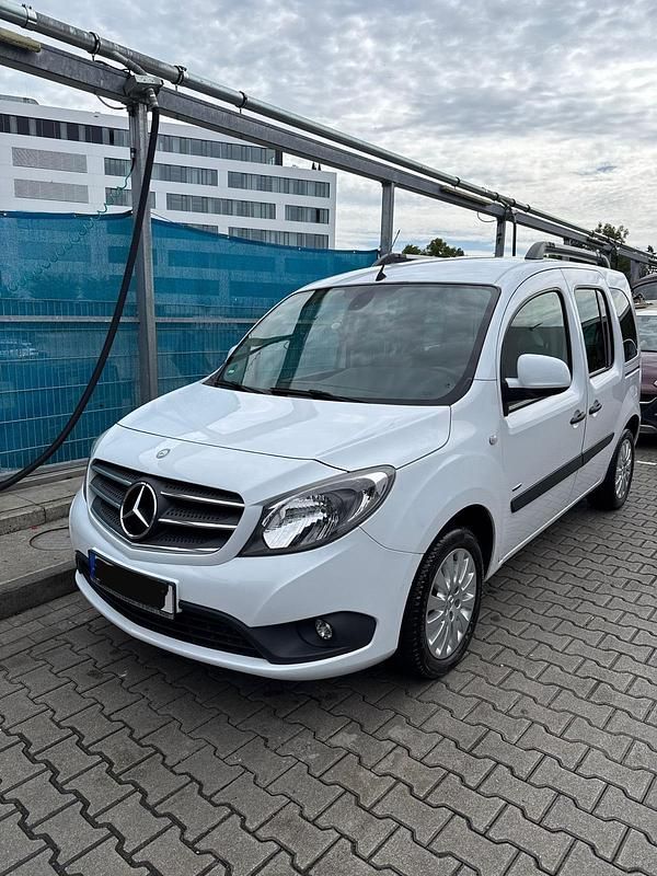 Weiß Gebraucht 2017 Mercedes Citan 111 Kombi | 9.490 € (Fairer Preis) - Bild 1/4