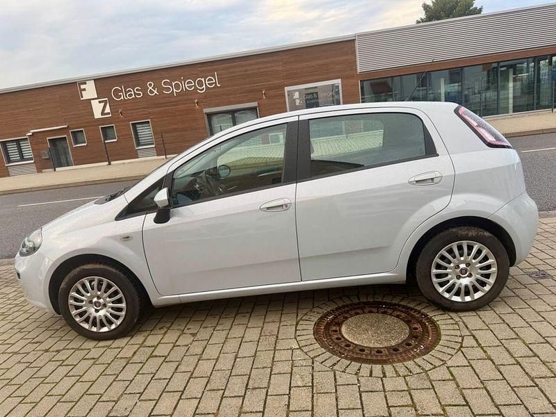 Grau Gebraucht 2012 Fiat Punto Pop Kleinwagen | 4.990 € (Fairer Preis) - Bild 1/4