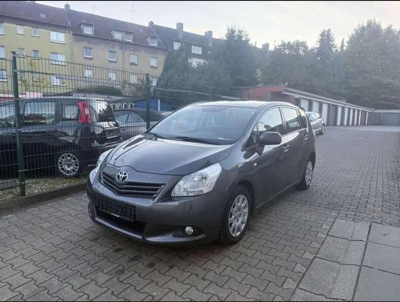 Gebraucht Toyota Verso Edition 126 PS (92 kW) 2011 Van / Kleinbus