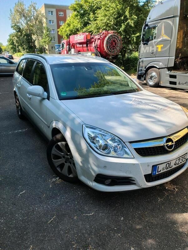 Weiß Gebraucht 2008 Opel Vectra Kombi | 1.000 € (Guter Preis) - Bild 1/4
